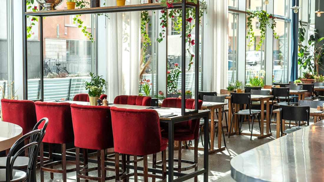 Bord og stole i restauranten på Thon Partner Hotel Kungsbron