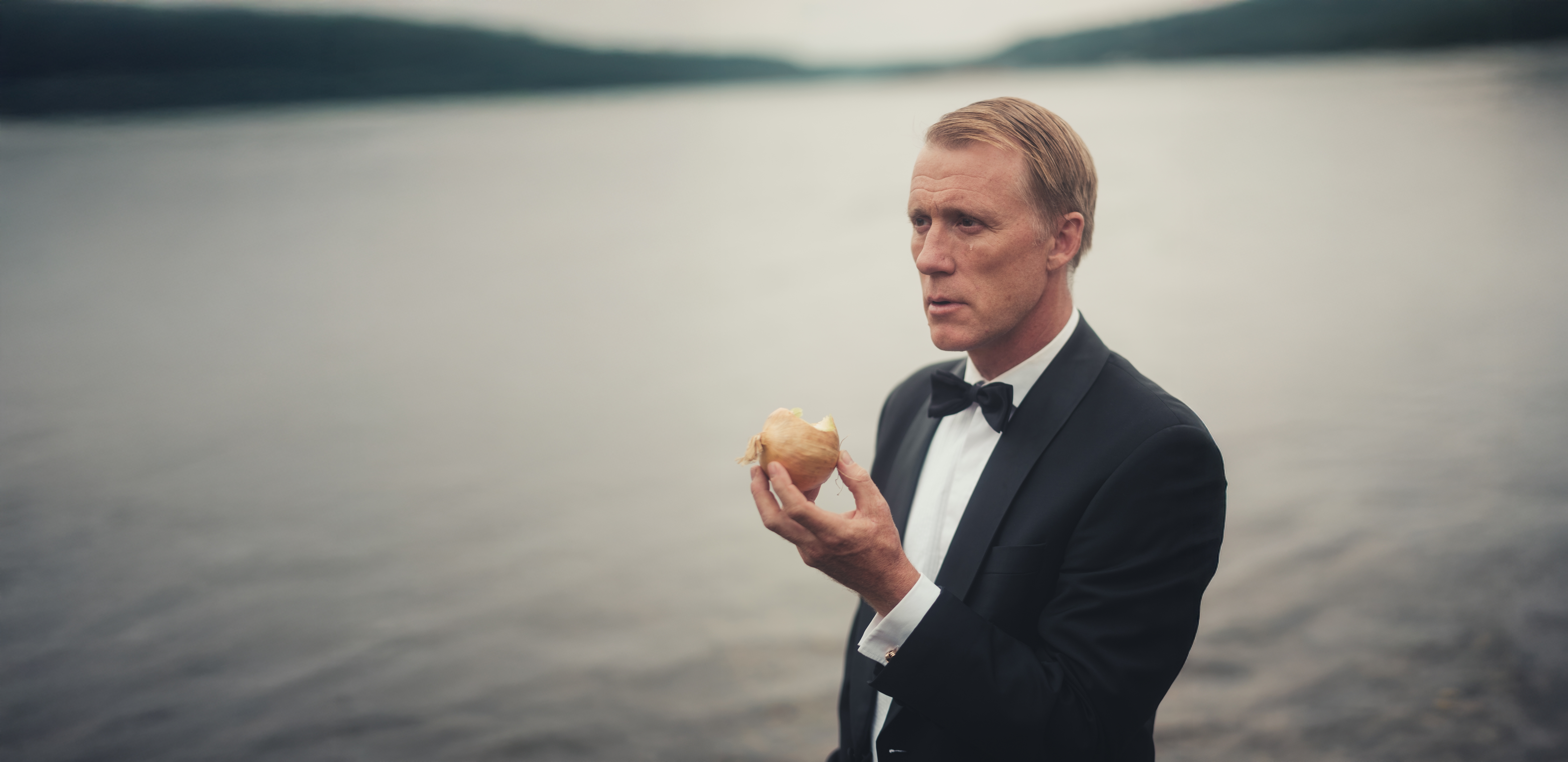 Thorbjørn Harr i Rollen som Peer Gynt foran Gålåvatnet.