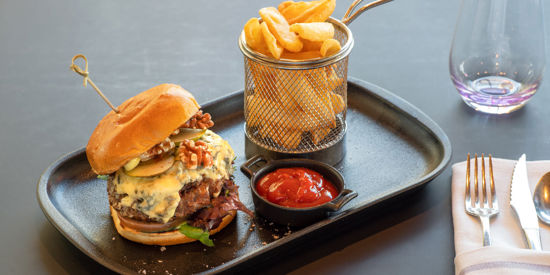 Burger at Eufemia Bar at Thon Hotel Opera
