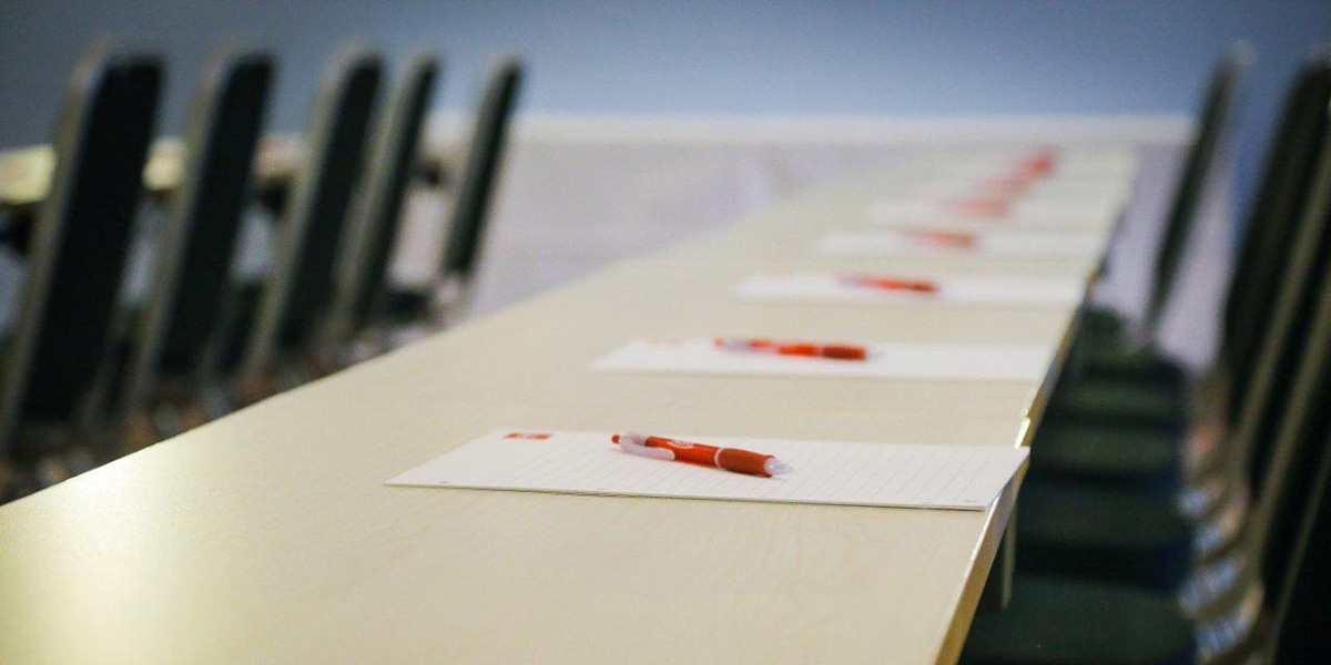 Vergaderzaal met ruimte voor 14 personen