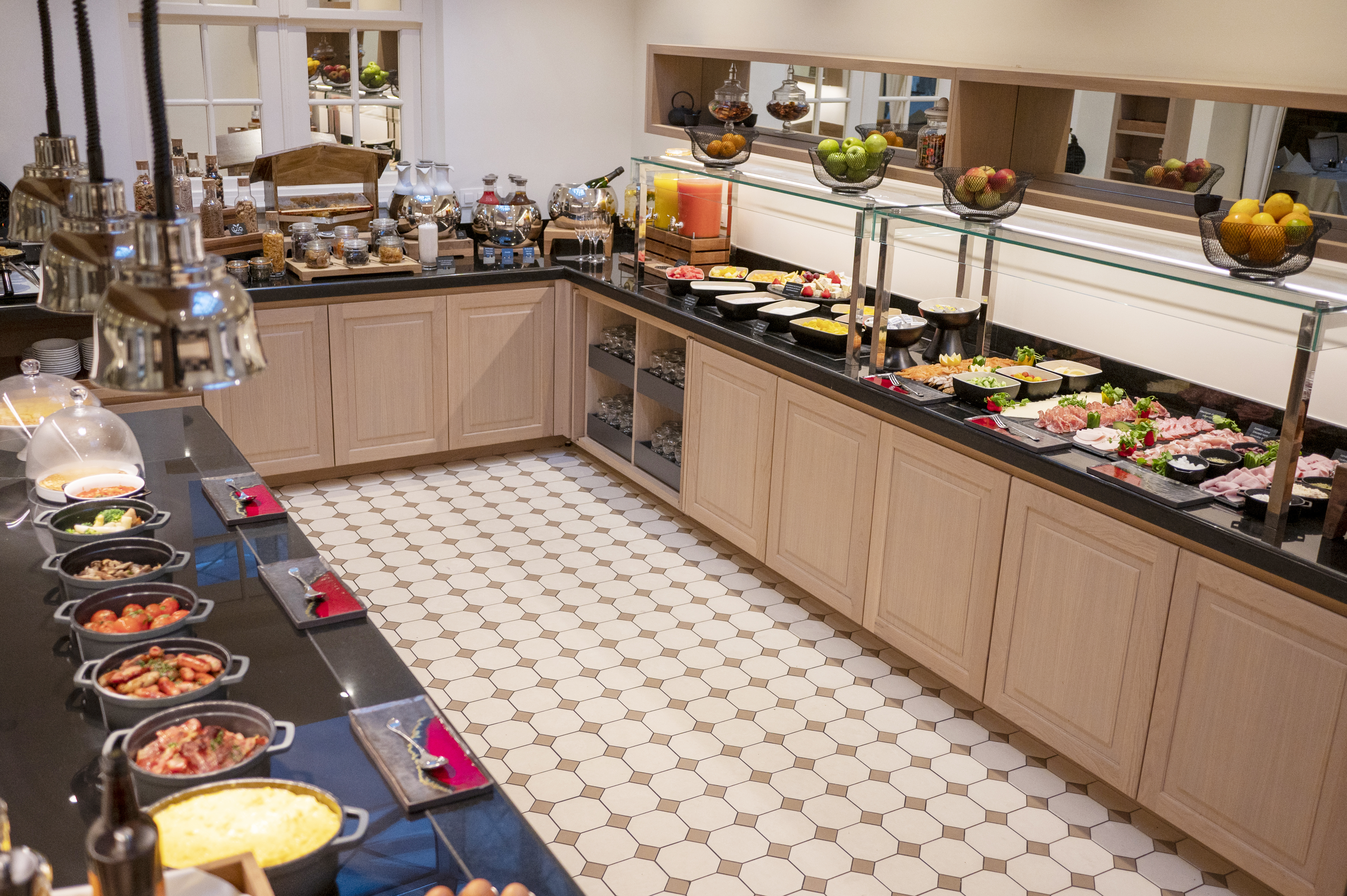 Et frokostbuffé med et utvalg av deilige matalternativer