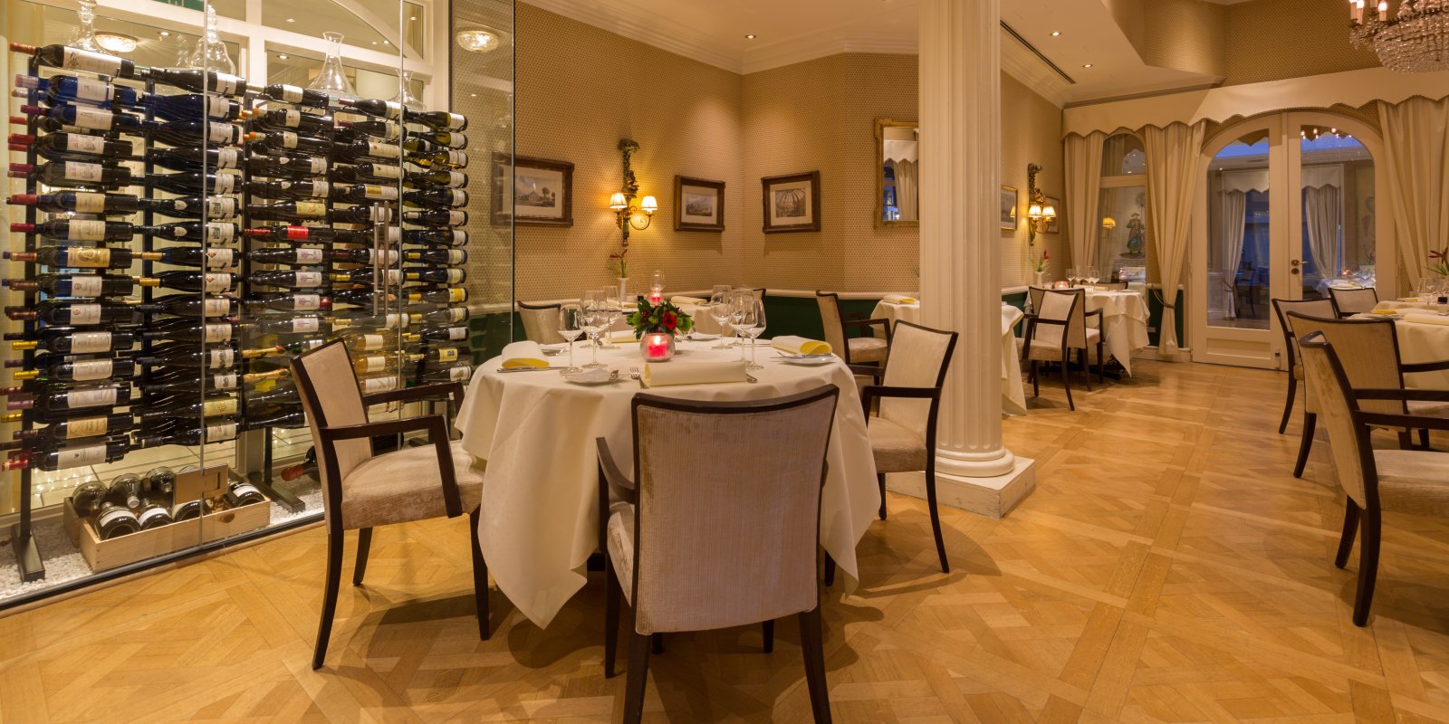 Dekkede bord på Brighton Restaurant på Stanhope Hotel i Brussel