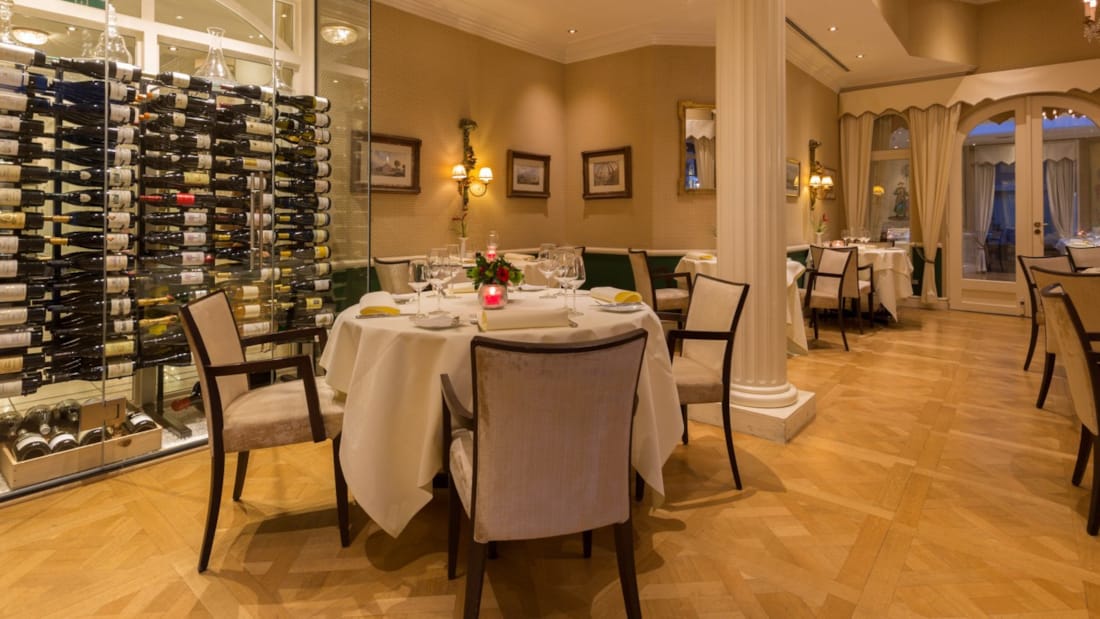 Dækkede borde på Brighton Restaurant på Stanhope Hotel i Bruxelles