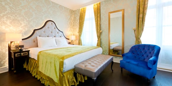 Room at Stanhope Hotel Brussels with large bed and sitting area