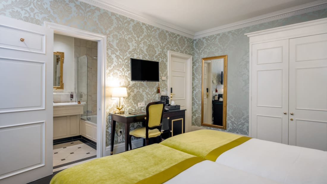 Säng i twinrom på Stanhope Hotel i Bryssel