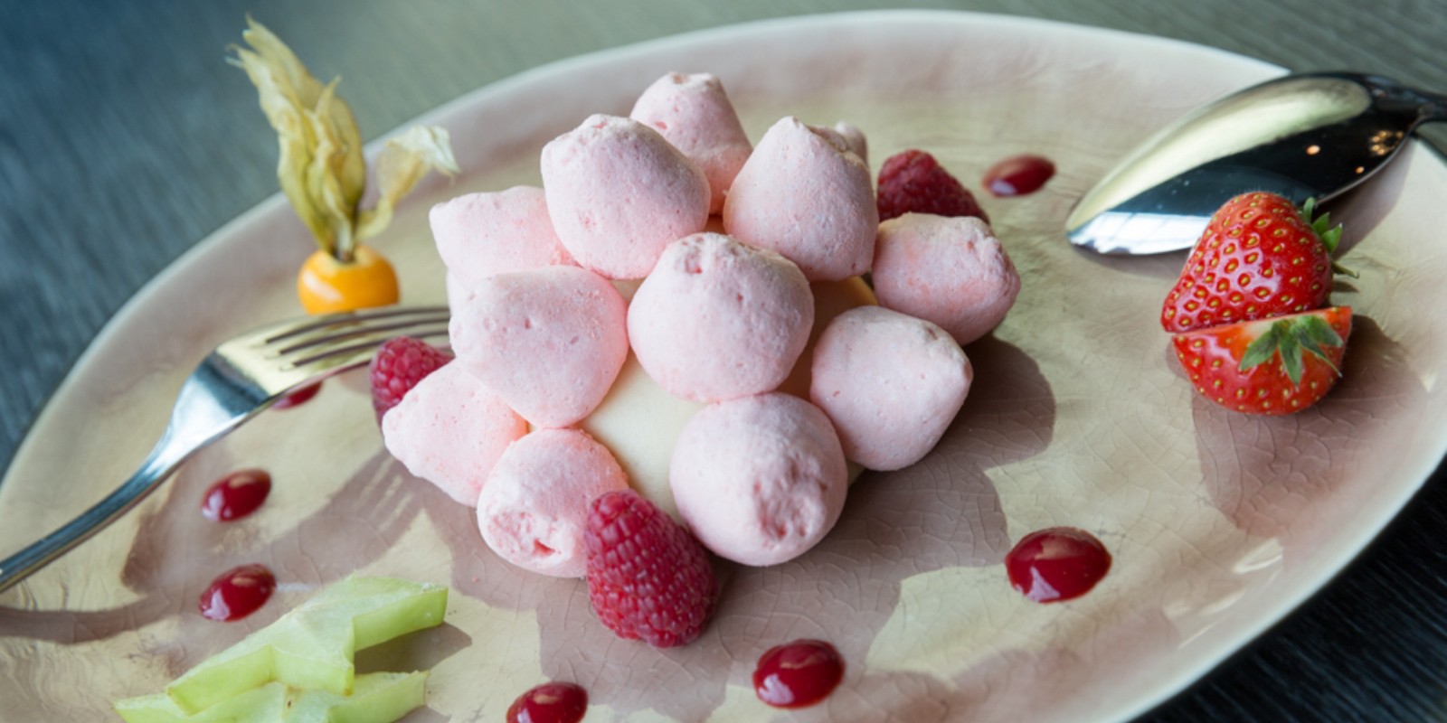 Dessert på 91-restaurant på Thon Hotel Bristol Stephanie i Brussel