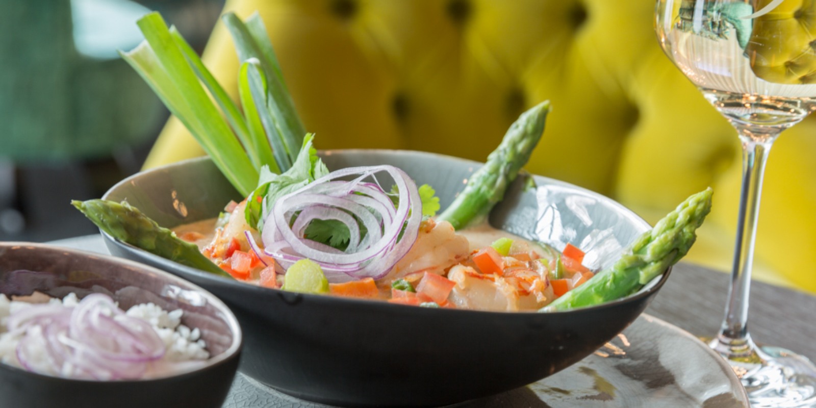 Salat på 91-restaurant på Thon Hotel Bristol Stephanie i Brussel