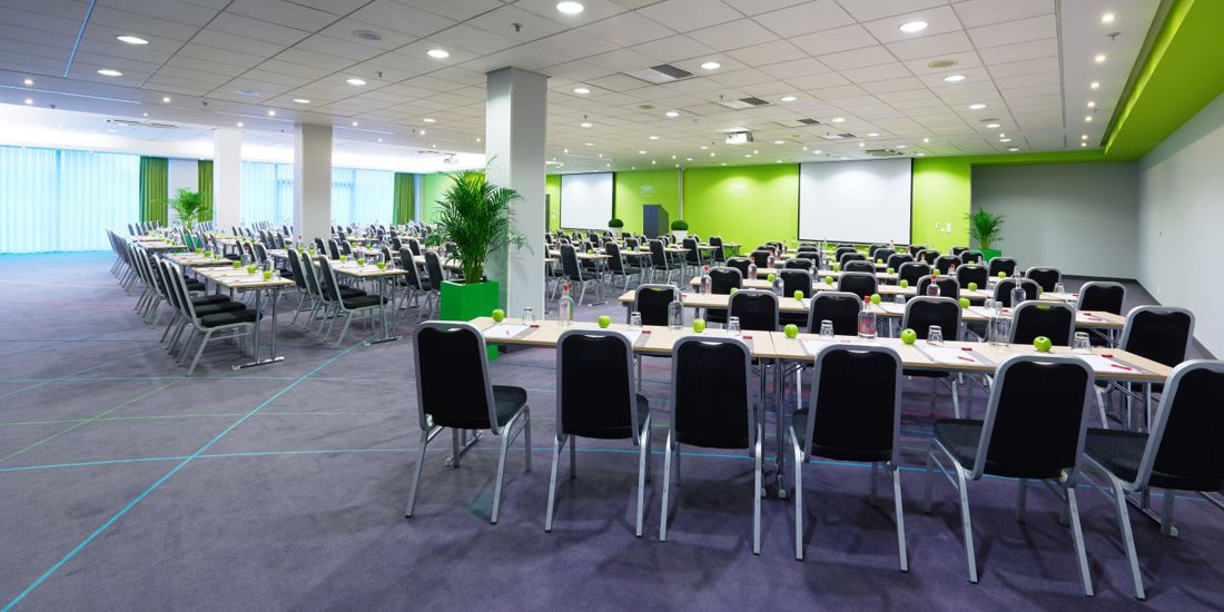 Conference room to seat 450