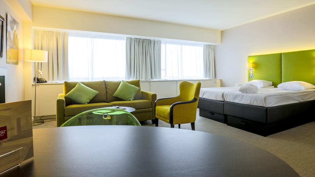 Het bed in een Superior-kamer in Thon Hotel Brussels City Centre
