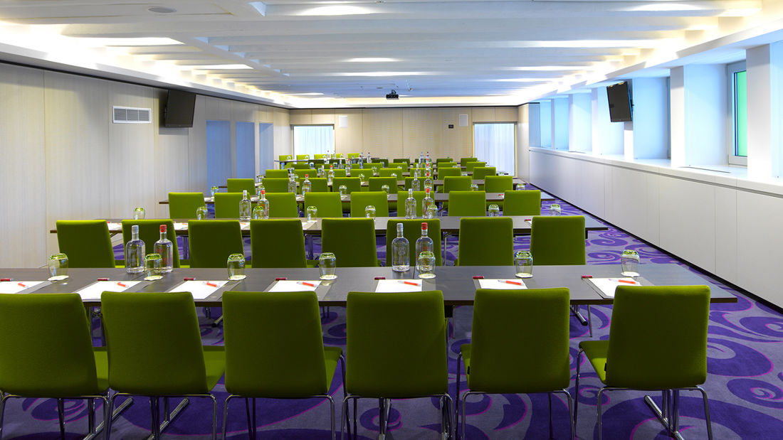 Conference room to seat 100