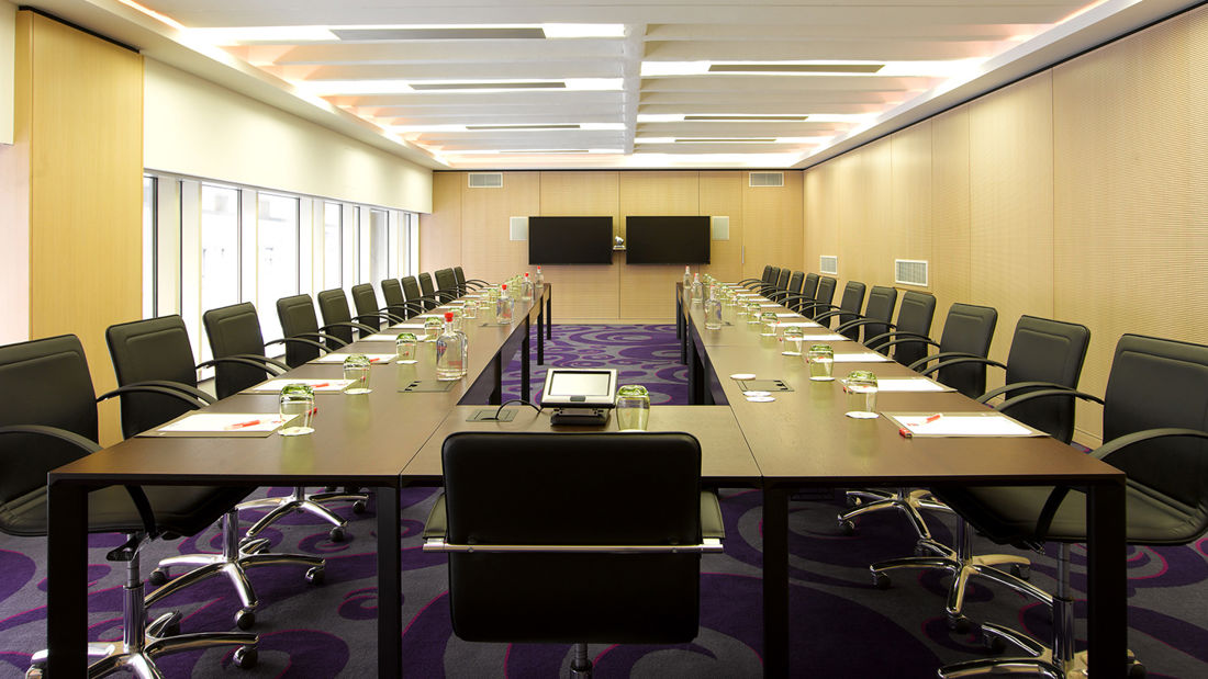 Meeting room to seat 25