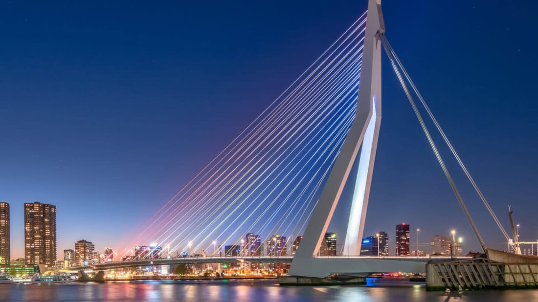 Erasmus-broen over floden Maas i Rotterdam