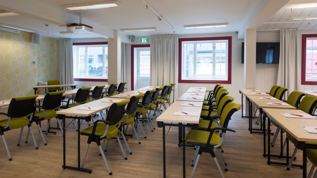 Conference room with space for up to 100 people