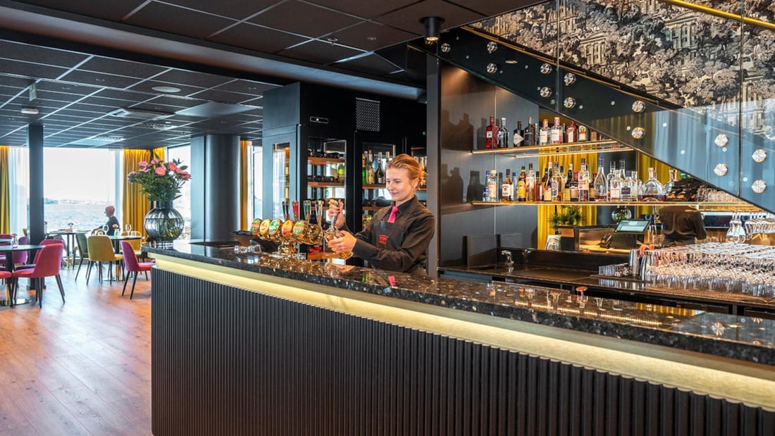 Bar at Thon Hotel Ålesund