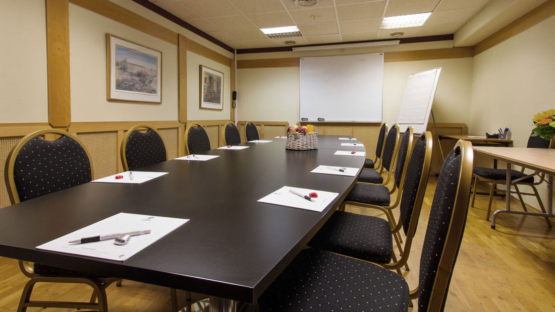 The Kontoret meeting room seats 10 people