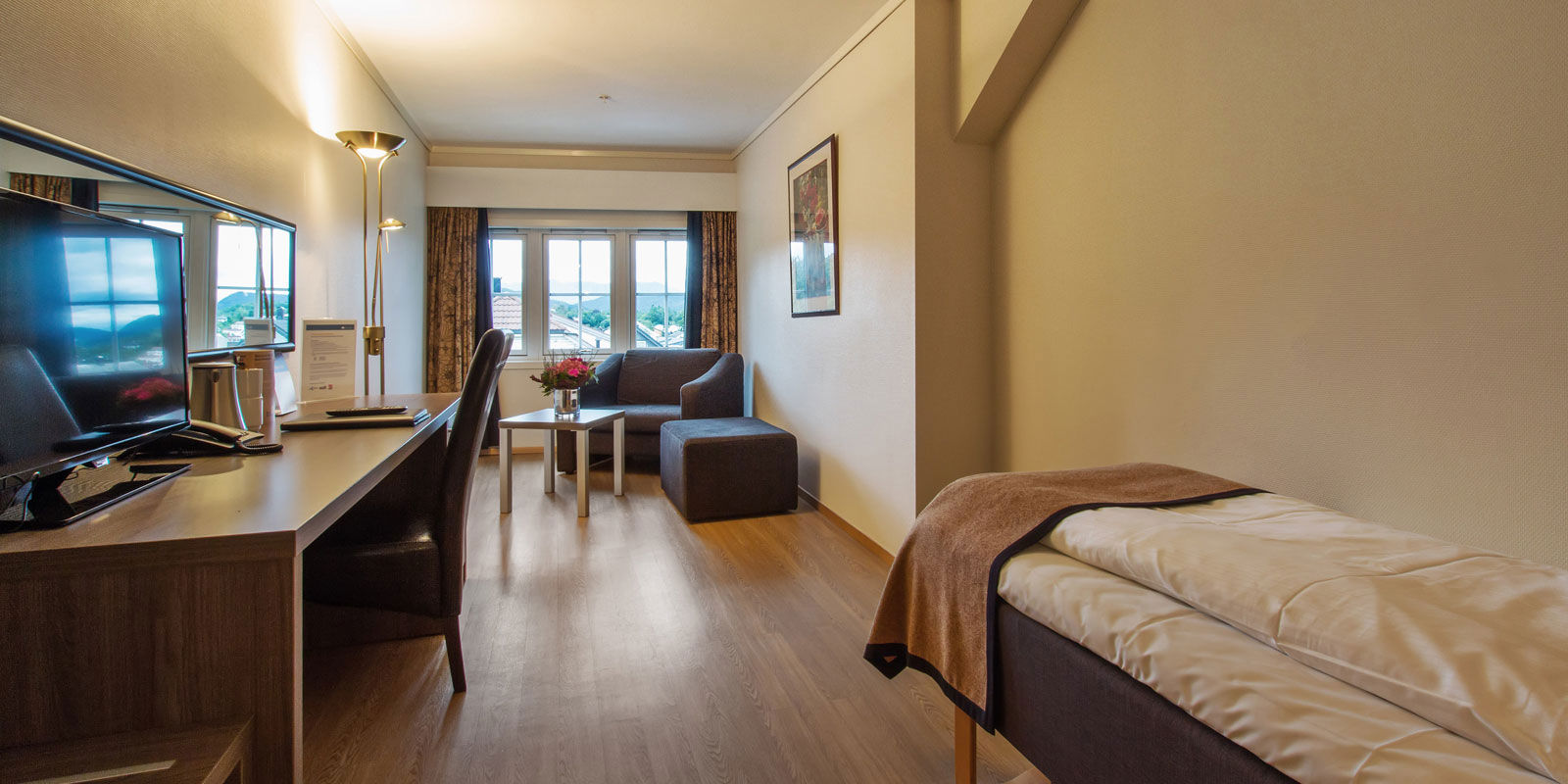 Säng i standard enkelrum på Hotel Baronen