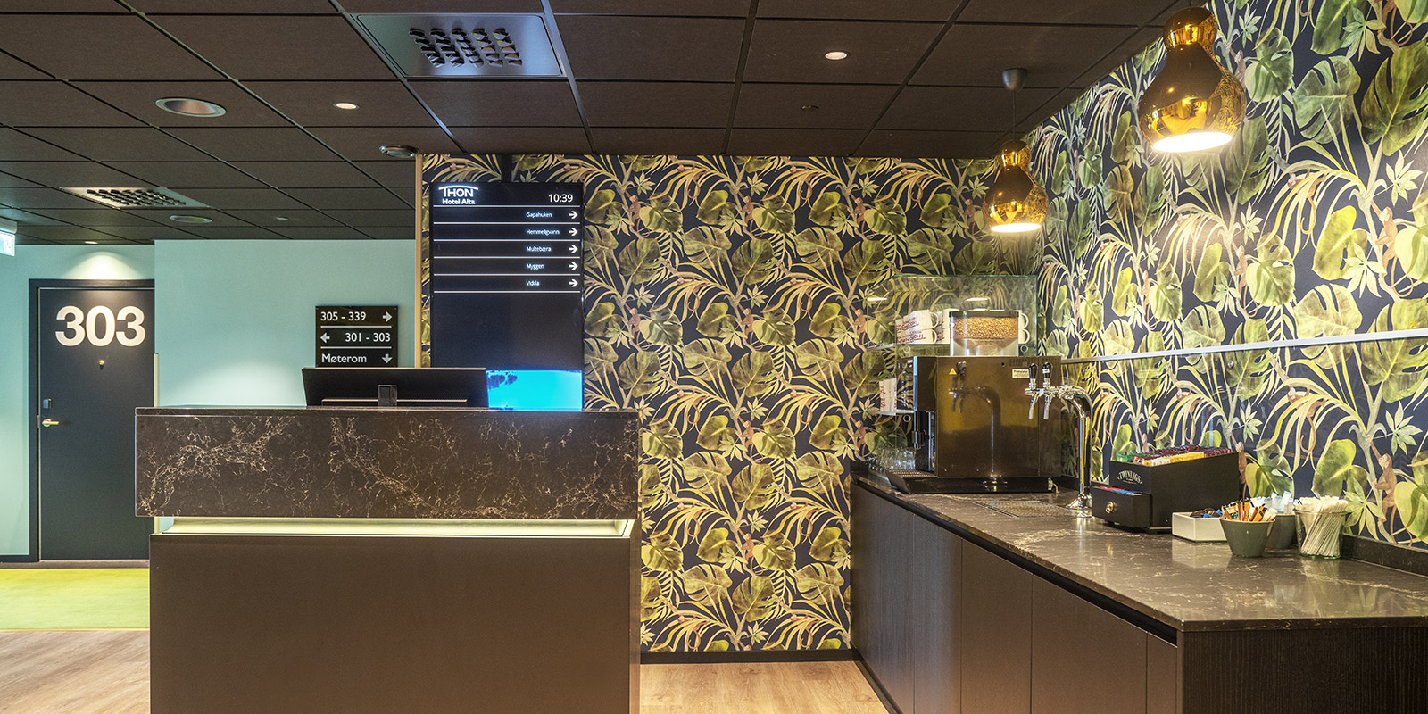 Pausområde med kaffemaskin och enkel servering för våra konferensgäster