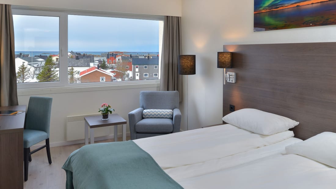 Bed in standaard tweepersoonskamer in Thon Hotel Andrikken