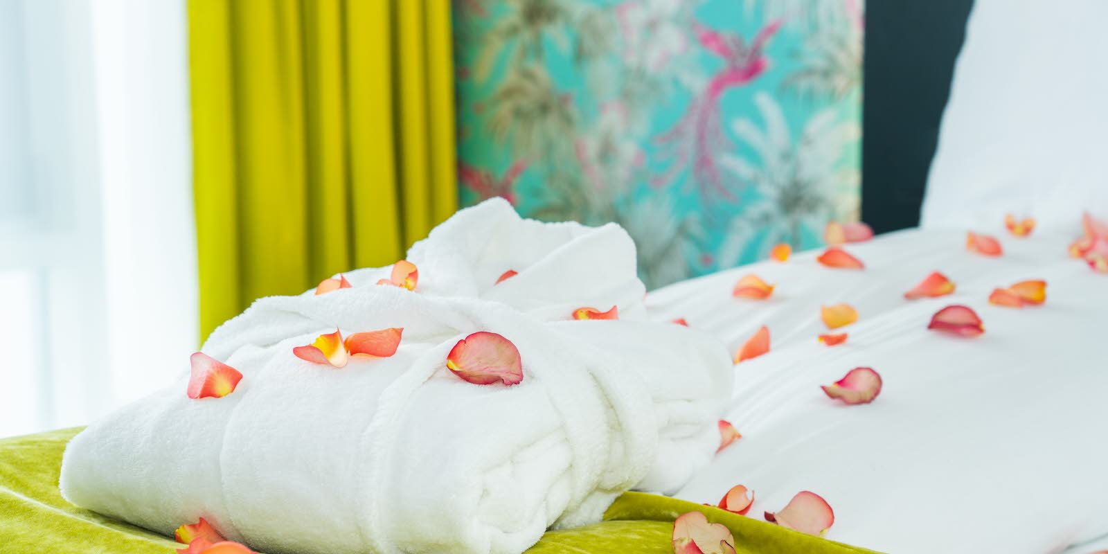 Foldet badekåpe med roseblader