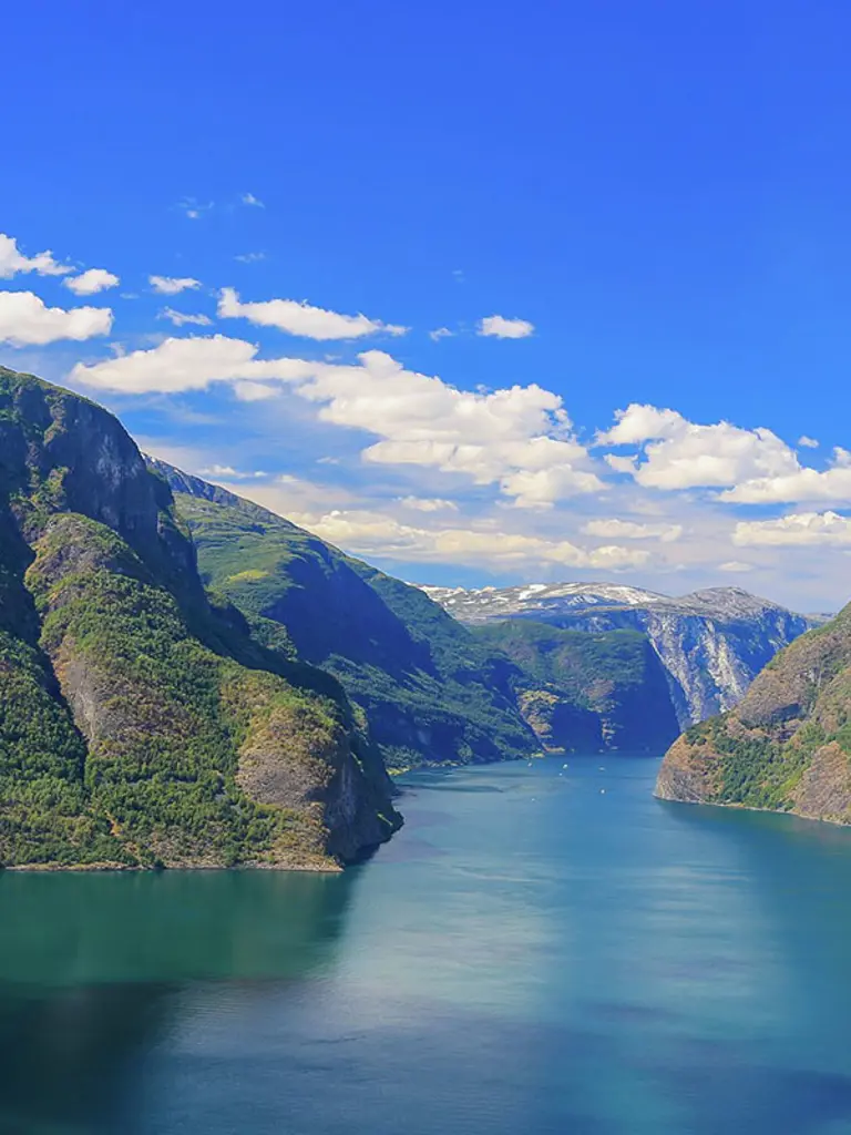 Fjord och fjäll utanför Bergen.