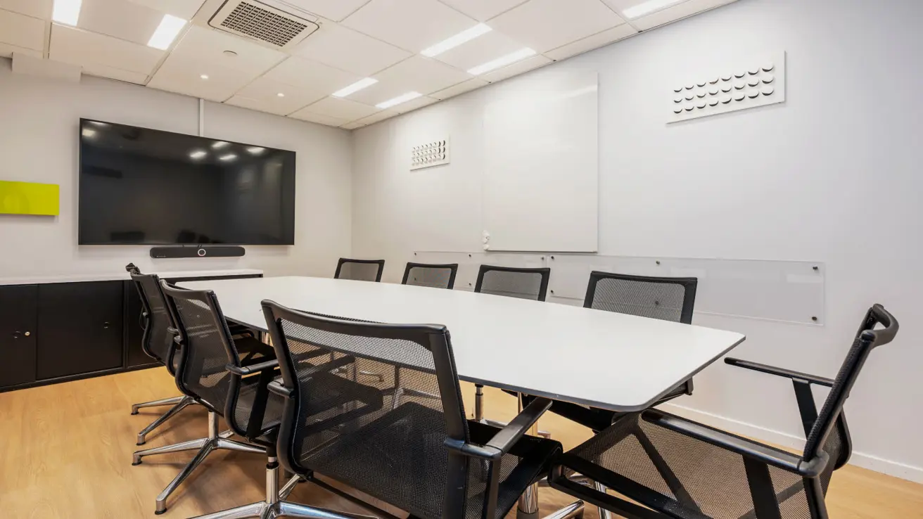 Møterom Skansemyren i styrebord-oppsett.