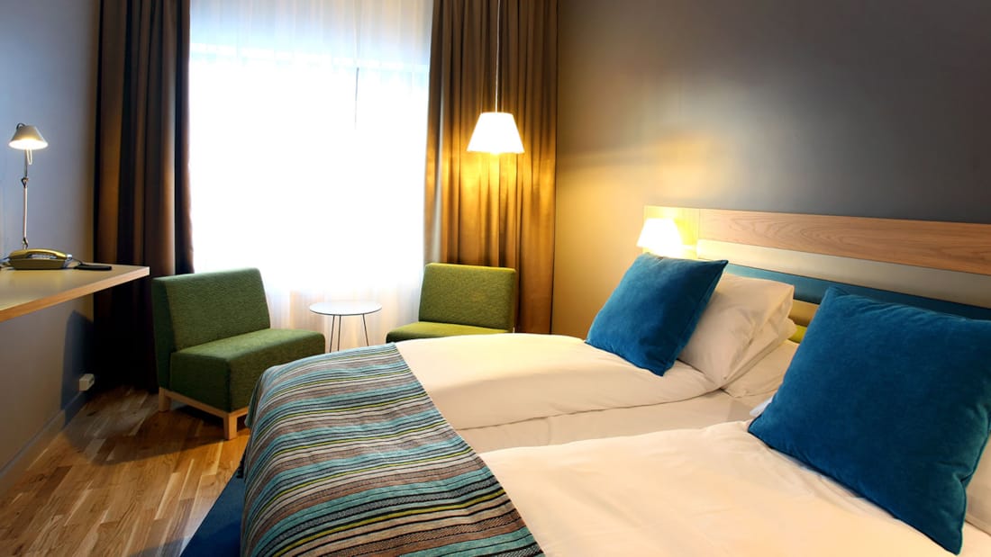 Bed in tweepersoonskamer in Thon Hotel Brønnøysund