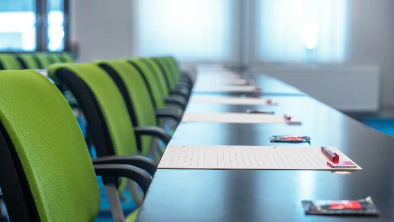 Conference room to seat 300