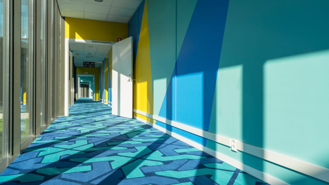 Lys og blå korridor