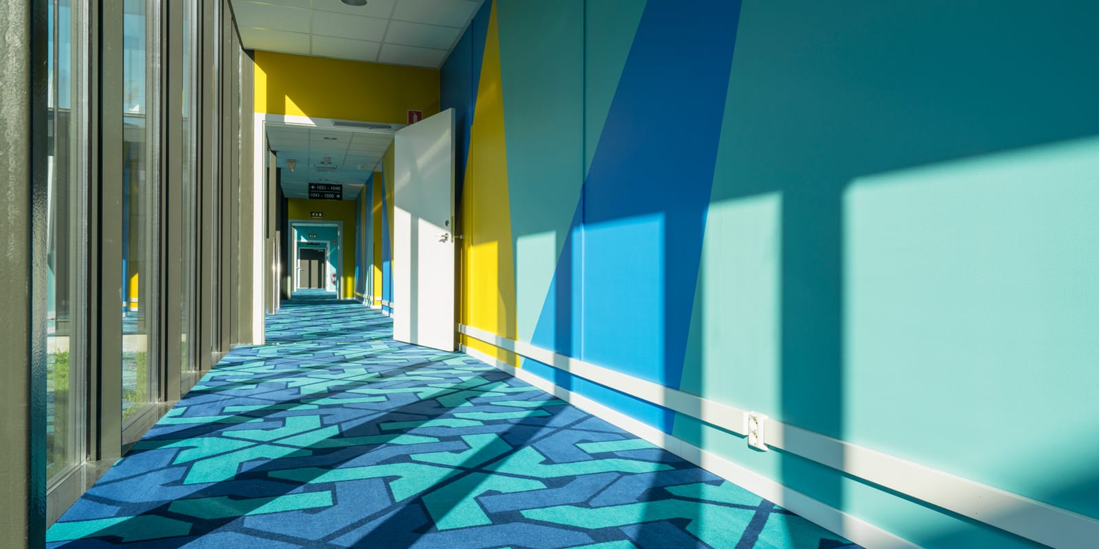 Lys og blå korridor