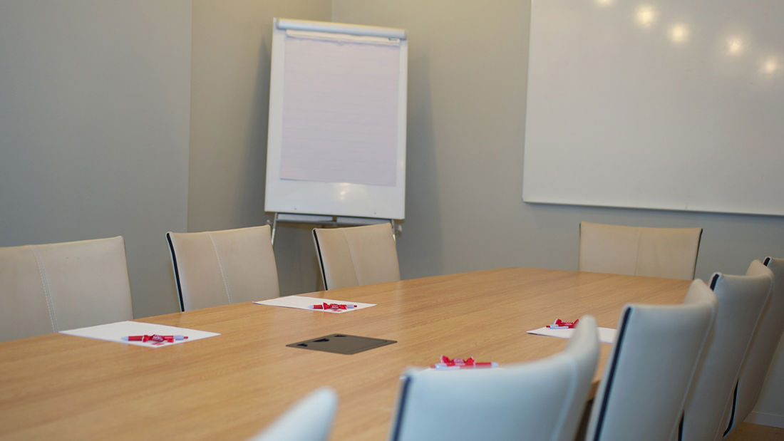 Besprechungsraum mit Platz für 12 Personen