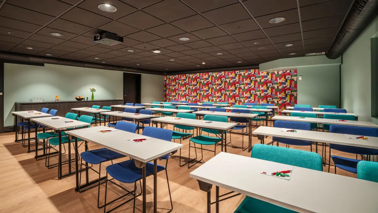 Salle de conférence avec disposition en salle de classe au Thon Hotel Hammerfest.