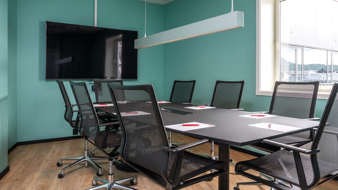 Meeting room with capacity for 8 persons