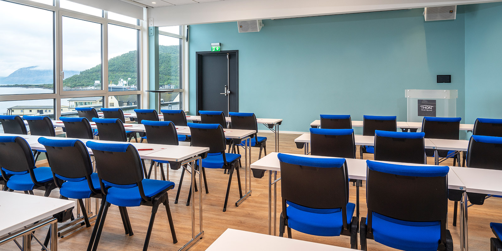 Klasseromoppsett i konferanselsal Vågsfjord