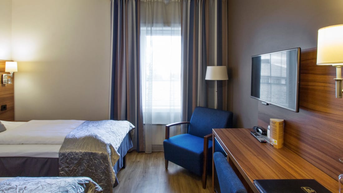 To senge i standard twin-værelse på Hotel Horten