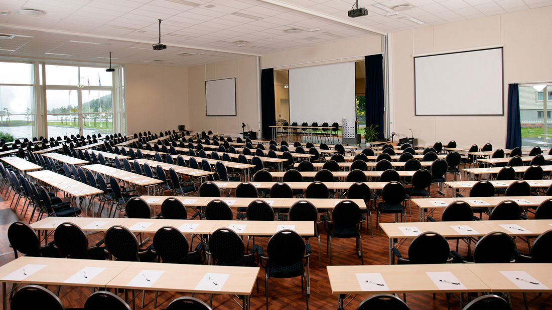 Conferentiezaal met ruimte voor 360 personen
