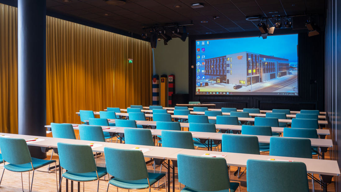 Konferenslokal med plats för 100 personer