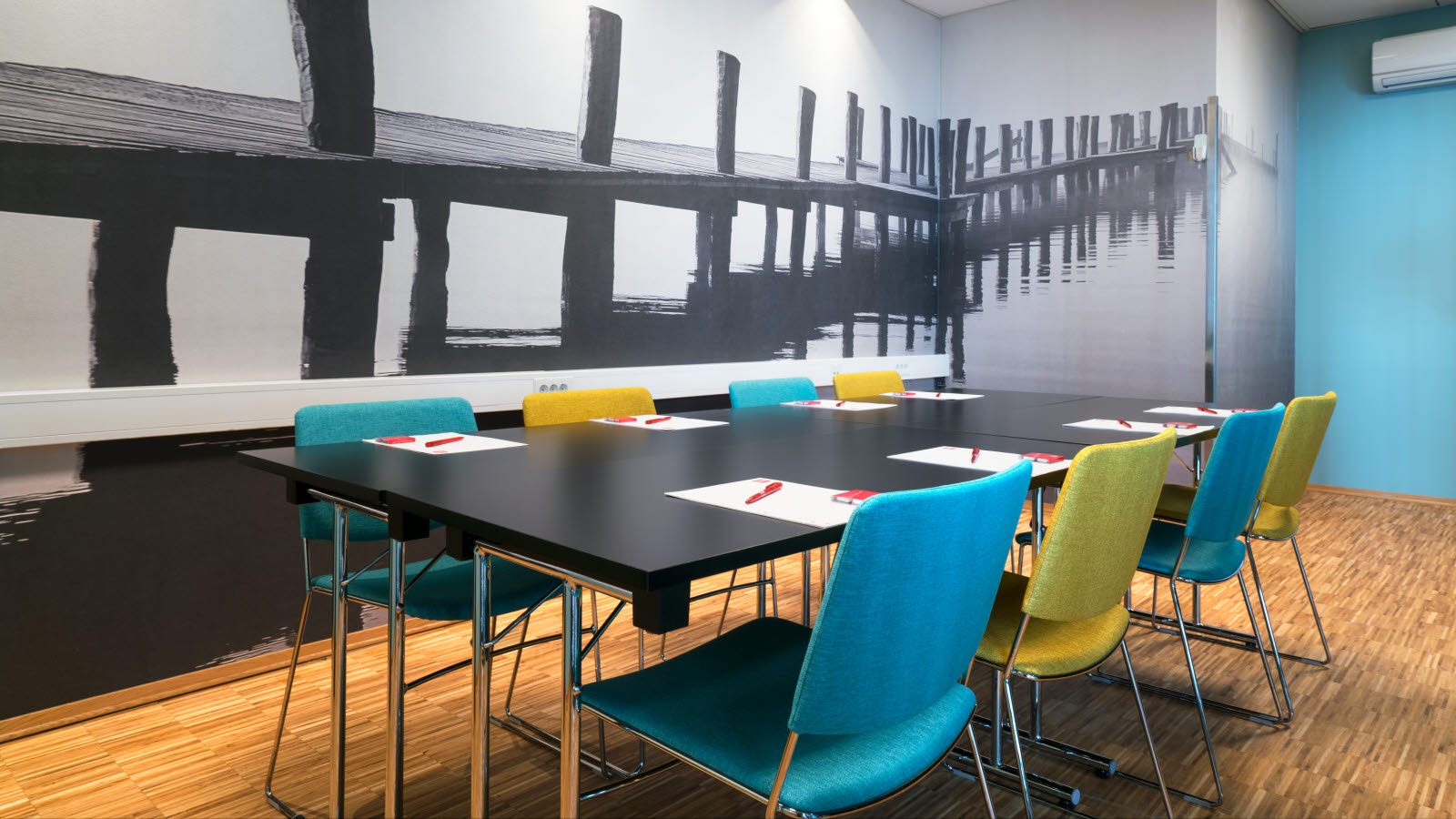 Vergaderzaal met ruimte voor 12 personen