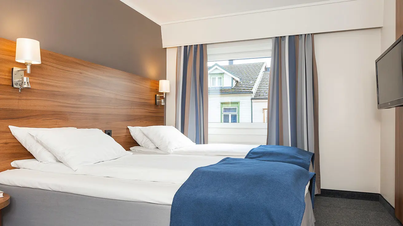 The beds in a Twin room at Thon Hotel Backlund