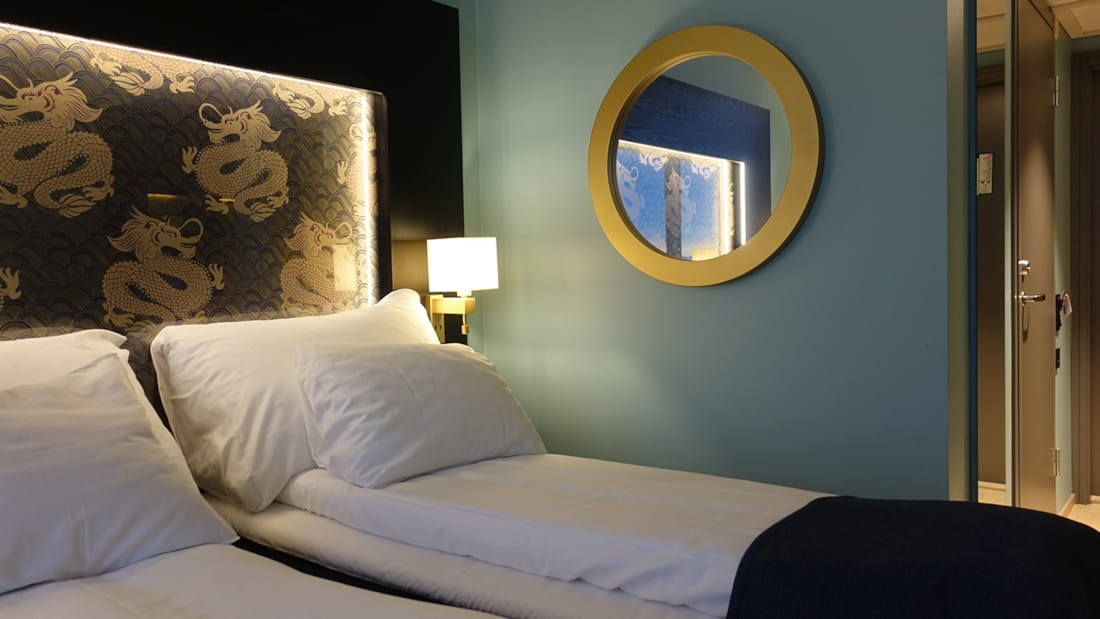 Bed in tweepersoonskamer in Thon Hotel Lofoten in Svolvær