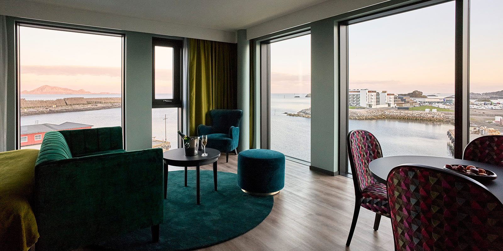 sofagruppe på suite på thon hotel svolvær