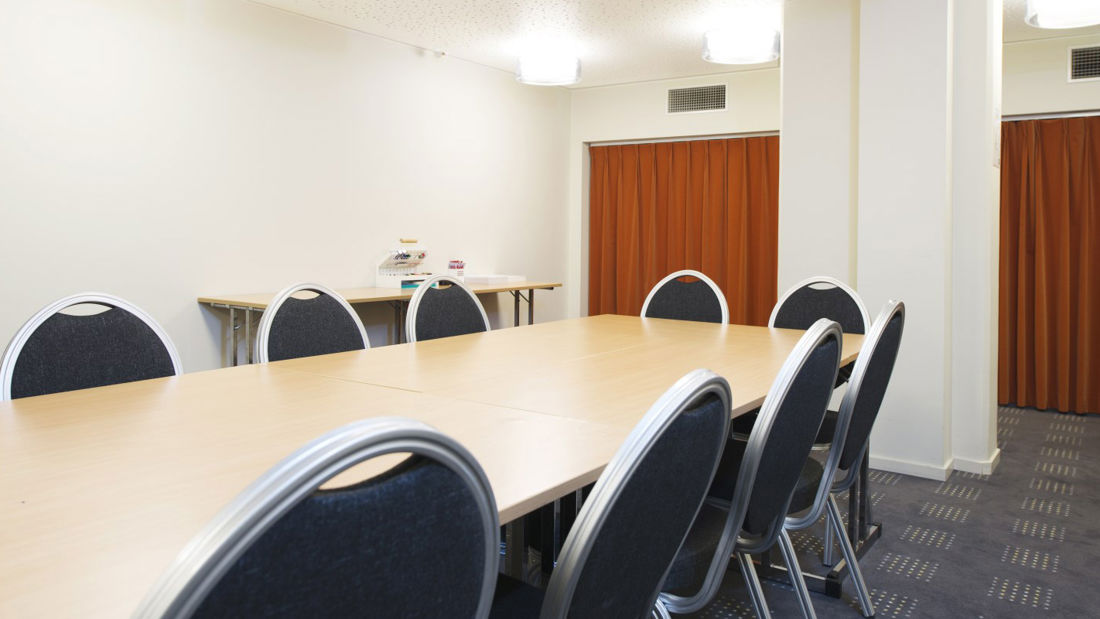 Mötesrum med plats för 15 personer