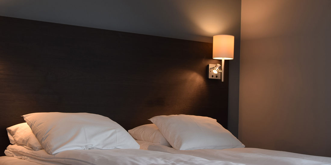 Bed in standaard tweepersoonskamer in Thon Hotel Måløy