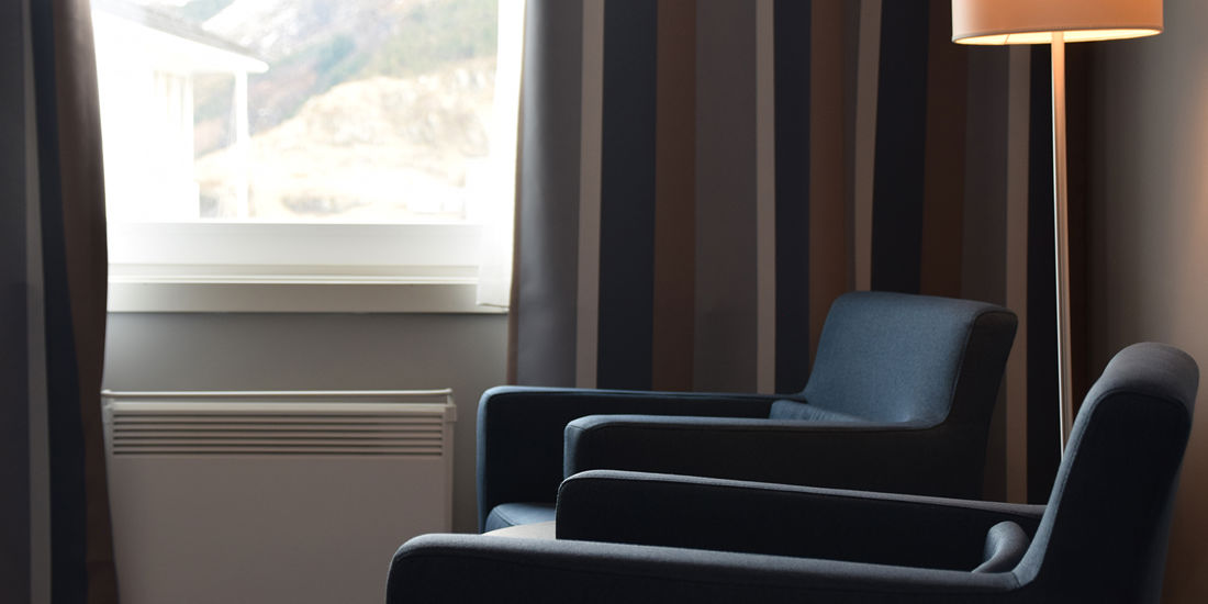 Twee bedden in standaard twinkamer in Thon Hotel Måløy