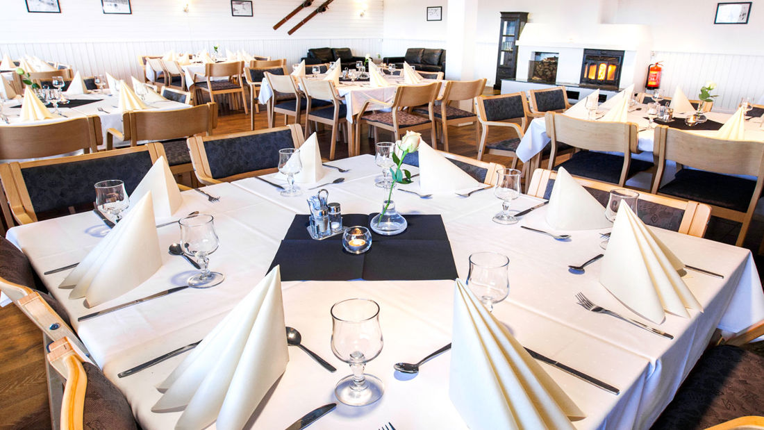 Gedeckter Tisch im Peisestua im Thon Hotel Narvik