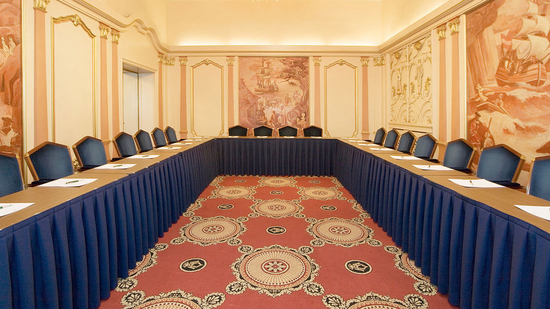 U-Form-Bestuhlung im maurischen Salon
