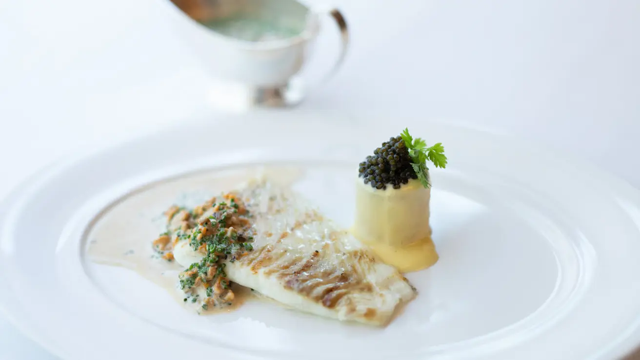 Fisk serveret i restauranten Bristol Grill