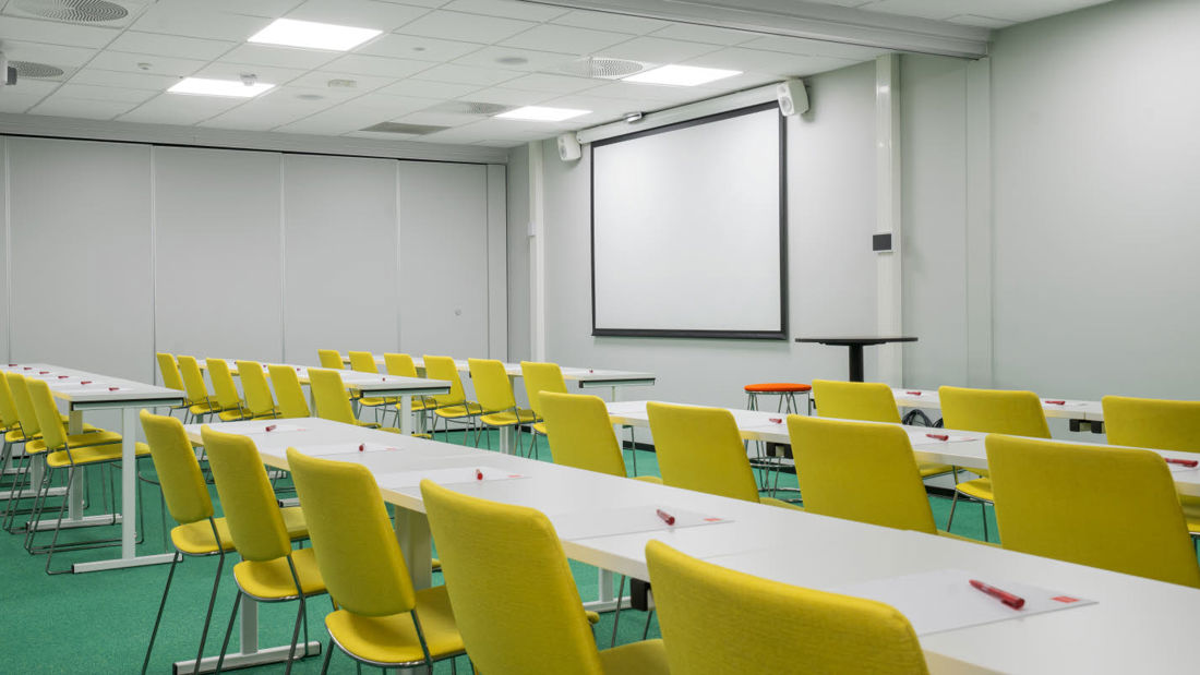 Konferenslokal med plats för 75 personer