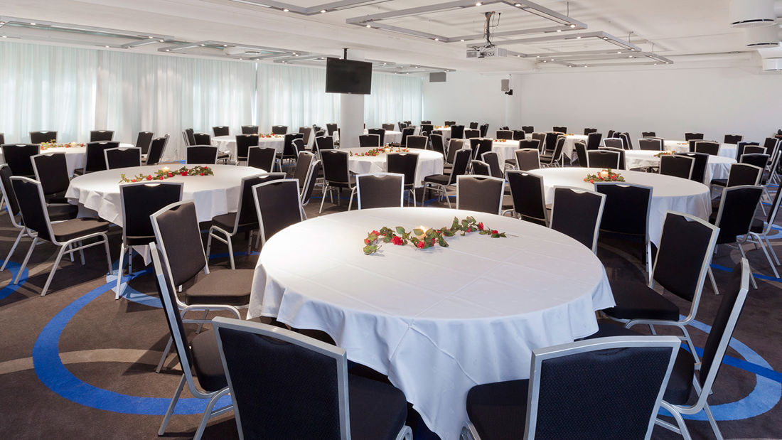 Konferenslokal med plats för 180 personer
