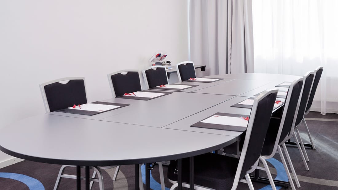 konferensrum romsås økern ovalt bord 8 stolar