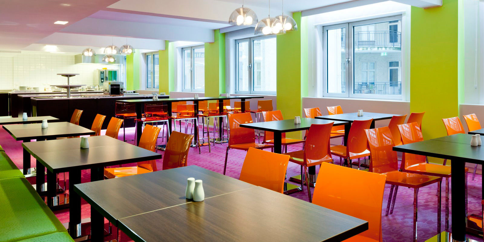 frokostsal boroppstilling, fresht og moderne interiør